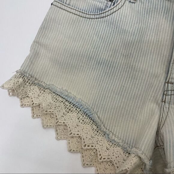 Free People Railroad Striped Denim Jean Shorts With Crochet Hem Size 27 - Picture 3 of 16